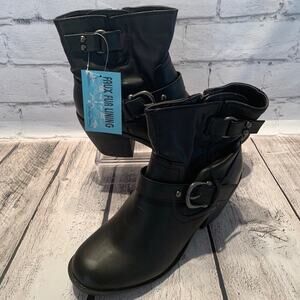 DE BLOSSOM COLLECTION Women's NWT Hoshi-2 Black Ankle Boot / Size: 7.5